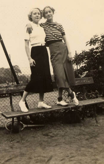 Renee-with-friends---tennis